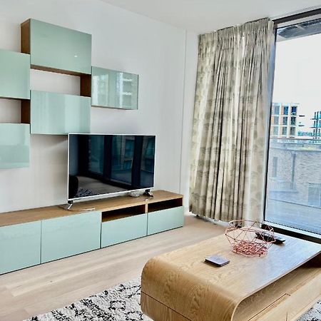 Luxury 2 Bedroom 2 Bathroom Apartment - London City Airport Экстерьер фото