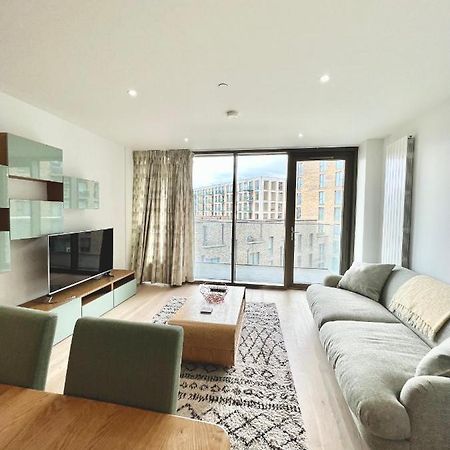 Luxury 2 Bedroom 2 Bathroom Apartment - London City Airport Экстерьер фото