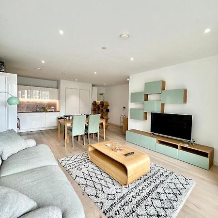Luxury 2 Bedroom 2 Bathroom Apartment - London City Airport Экстерьер фото