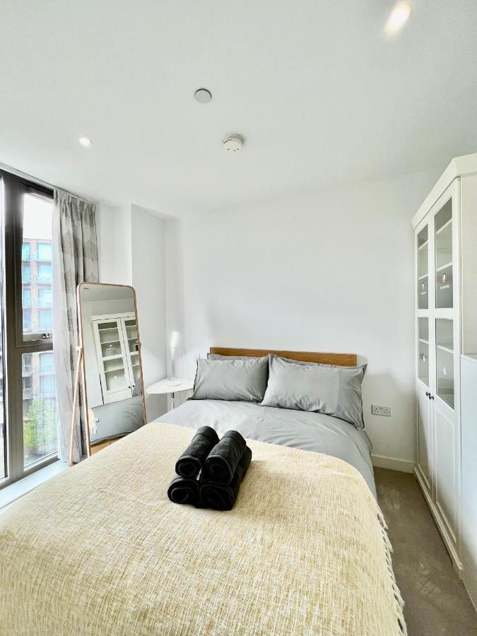 Luxury 2 Bedroom 2 Bathroom Apartment - London City Airport Экстерьер фото
