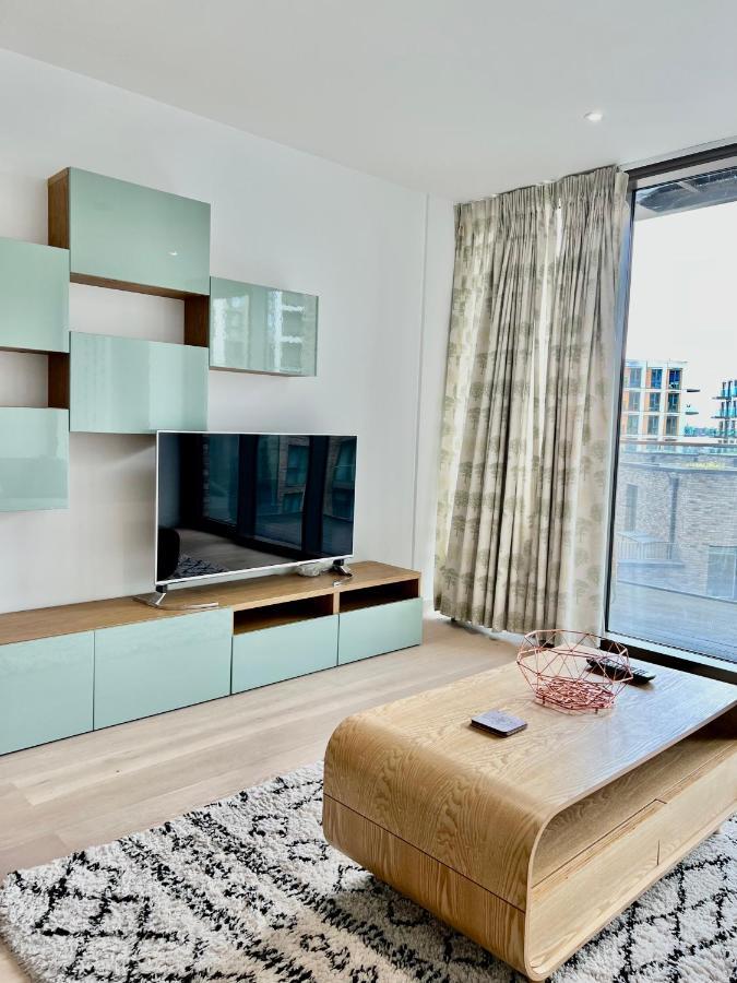 Luxury 2 Bedroom 2 Bathroom Apartment - London City Airport Экстерьер фото