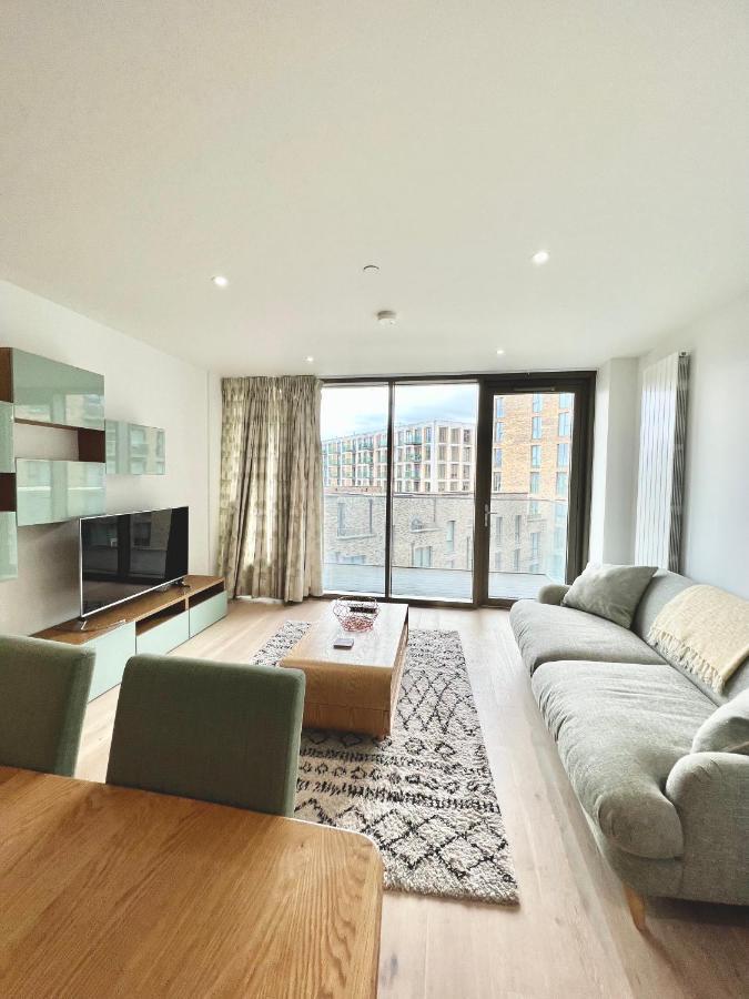 Luxury 2 Bedroom 2 Bathroom Apartment - London City Airport Экстерьер фото