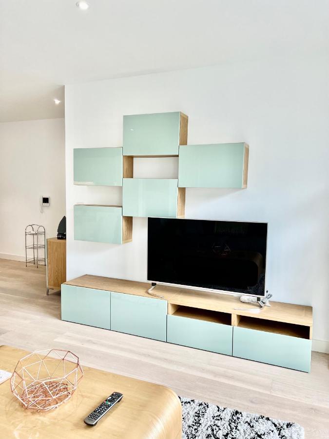 Luxury 2 Bedroom 2 Bathroom Apartment - London City Airport Экстерьер фото