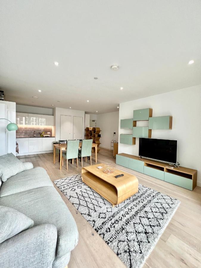 Luxury 2 Bedroom 2 Bathroom Apartment - London City Airport Экстерьер фото