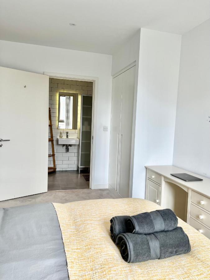 Luxury 2 Bedroom 2 Bathroom Apartment - London City Airport Экстерьер фото