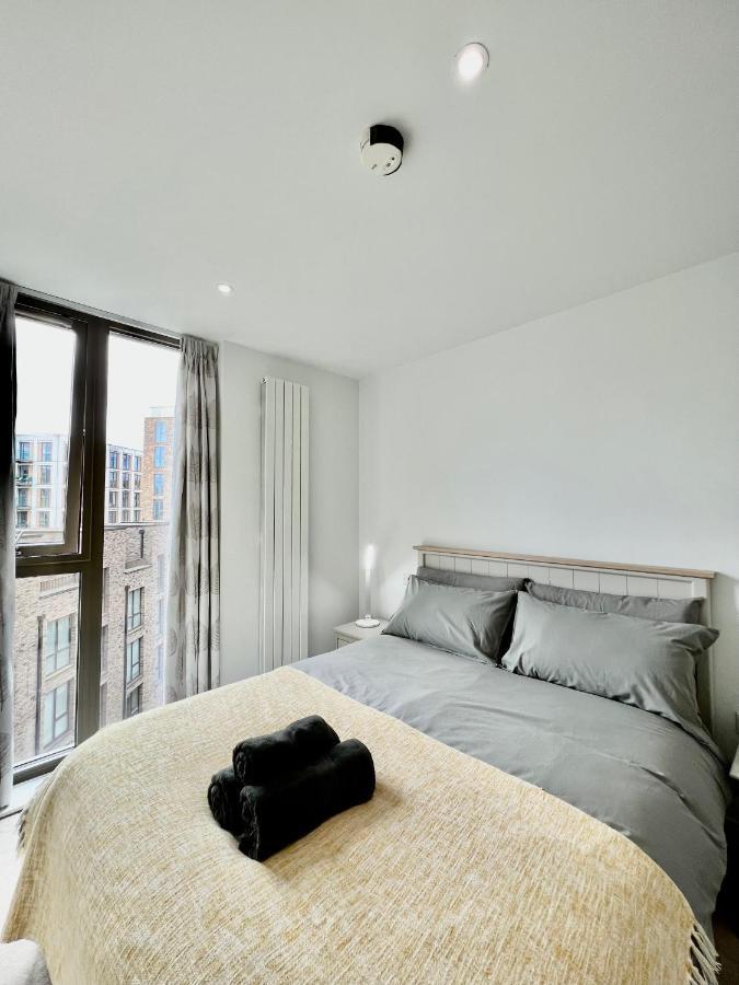 Luxury 2 Bedroom 2 Bathroom Apartment - London City Airport Экстерьер фото