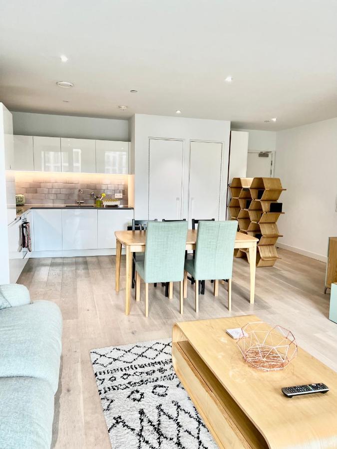 Luxury 2 Bedroom 2 Bathroom Apartment - London City Airport Экстерьер фото
