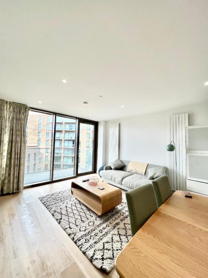 Luxury 2 Bedroom 2 Bathroom Apartment - London City Airport Экстерьер фото