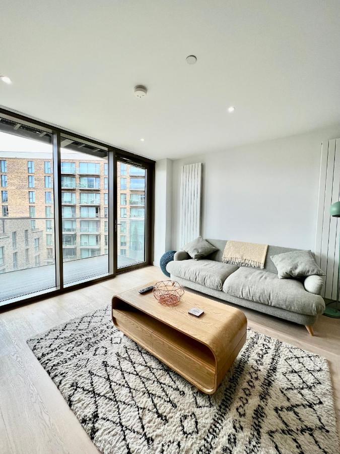 Luxury 2 Bedroom 2 Bathroom Apartment - London City Airport Экстерьер фото
