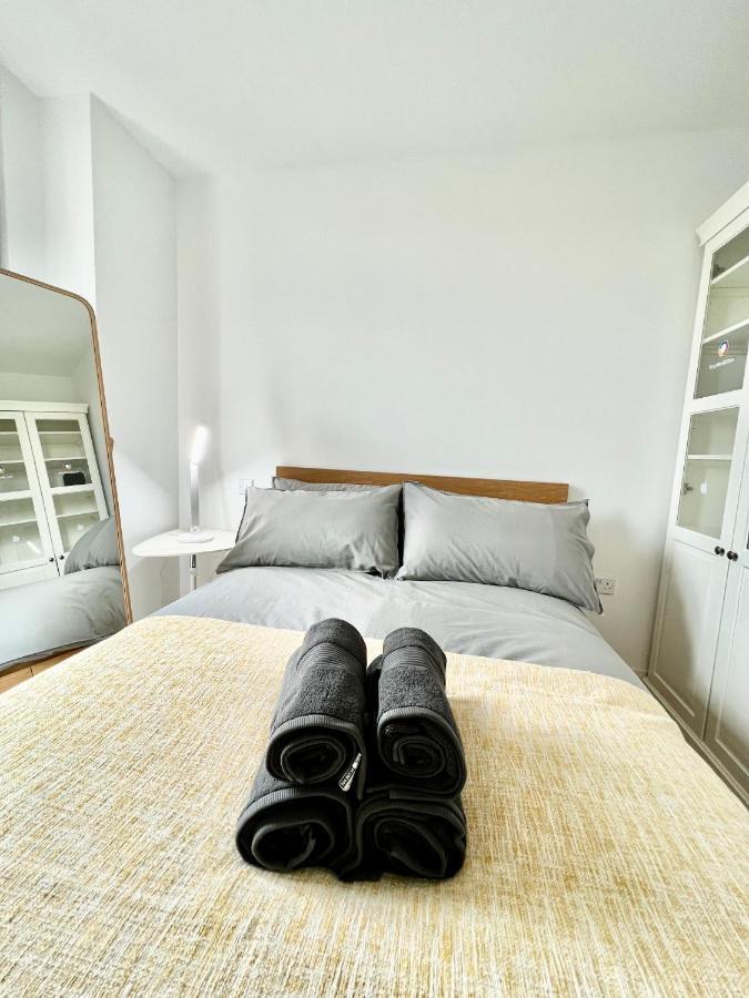 Luxury 2 Bedroom 2 Bathroom Apartment - London City Airport Экстерьер фото