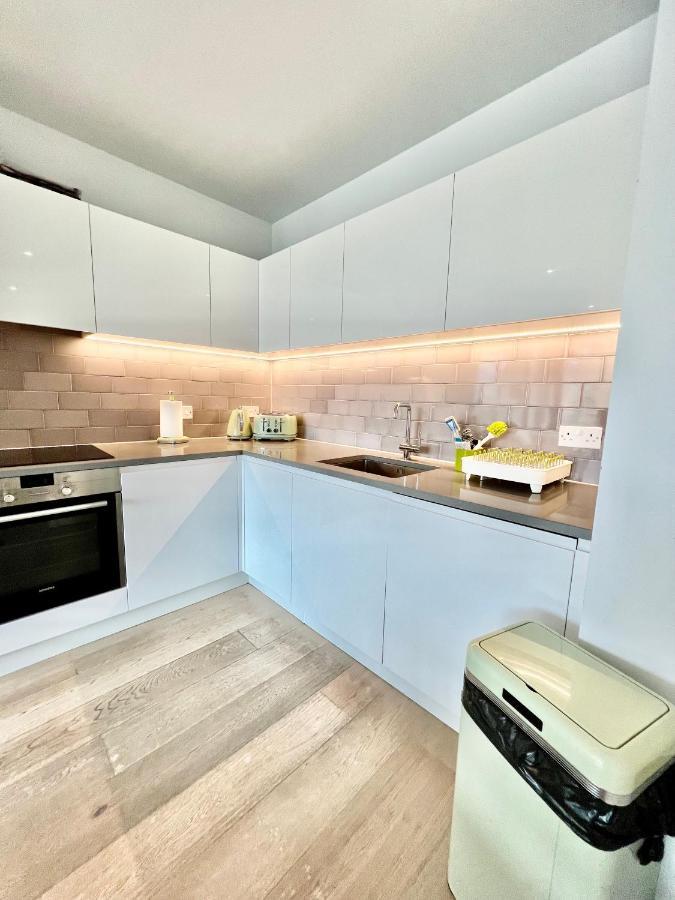 Luxury 2 Bedroom 2 Bathroom Apartment - London City Airport Экстерьер фото