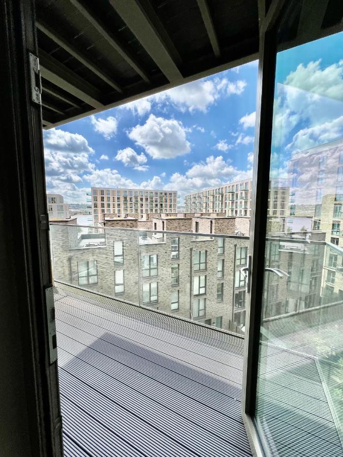Luxury 2 Bedroom 2 Bathroom Apartment - London City Airport Экстерьер фото